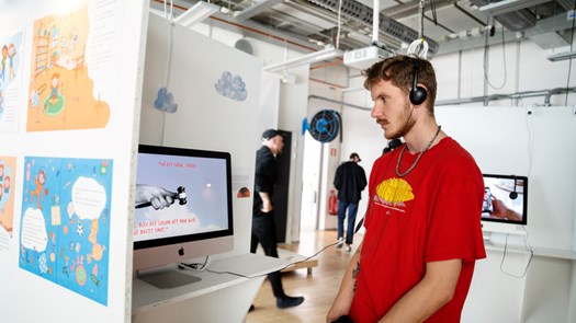 Examensutställning 2024 av studenter från Produktdesign, Medie- och kommunikationsvetenskap och Visuell kommunikation.